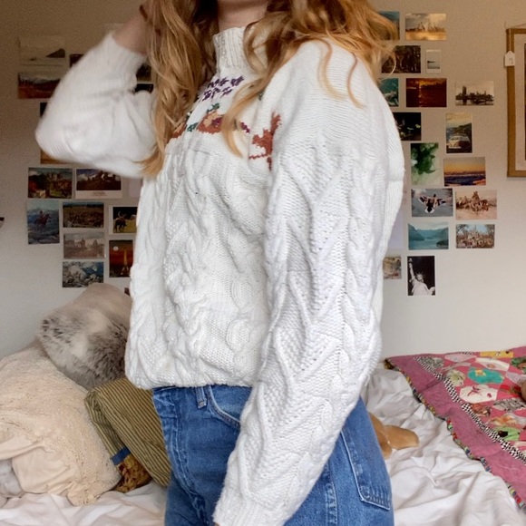 Sweaters - Knitted white with duck pattern sweater